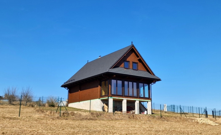Precízna drevostavba nad mrakmi s bezkonkurenčným výhľadom - fotografia 2