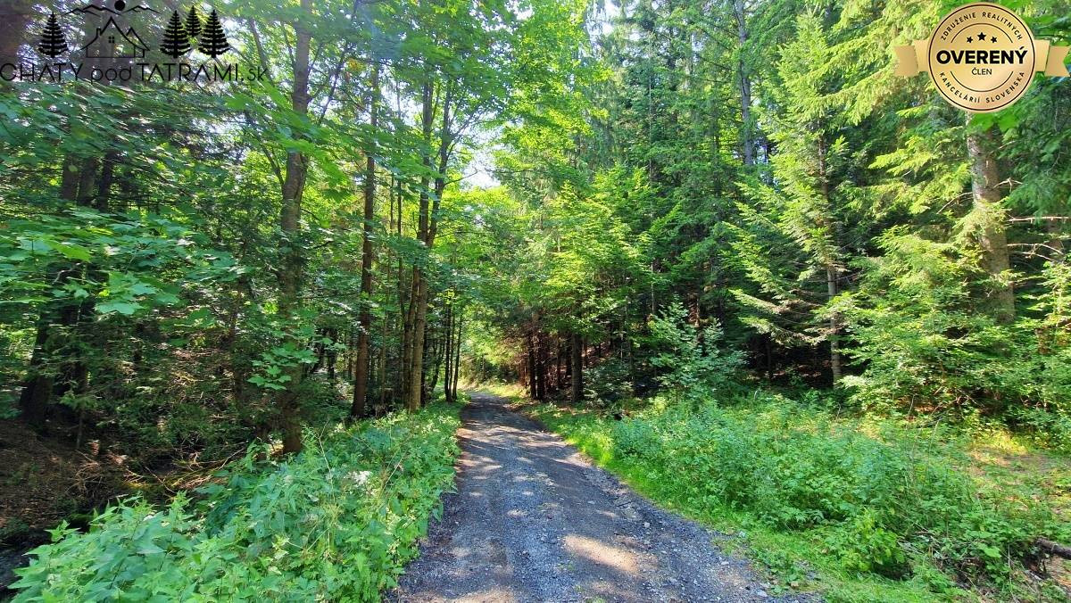 Stavebný pozemok s IS v lesnom prostredí Jarabá Nízke Tatry