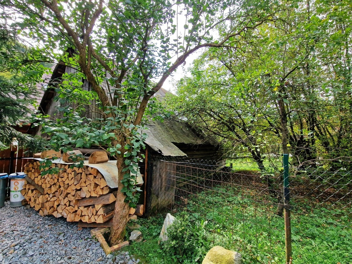 Pozemok s budovou na pokojnom mieste Mýto Nízke Tatry