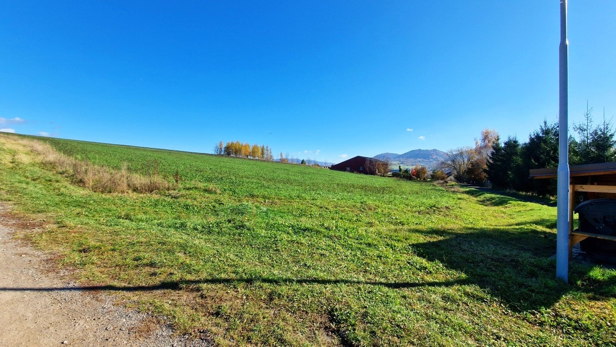 Slnečný pozemok s výhľadom na Nízke Tatry – Brezno