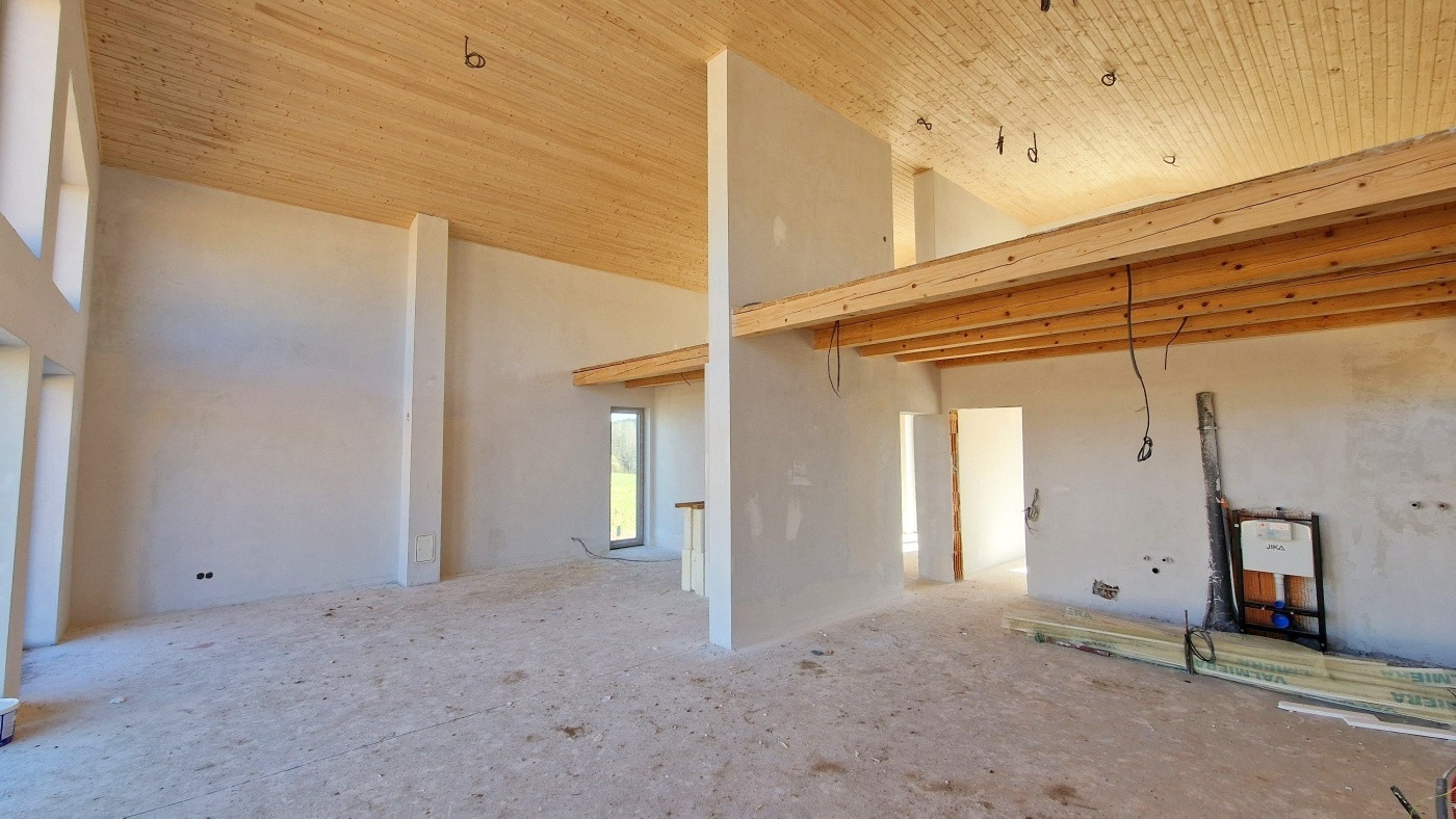 Únik z mesta, kde sa moderná architektúra stretáva s divokou prírodou?