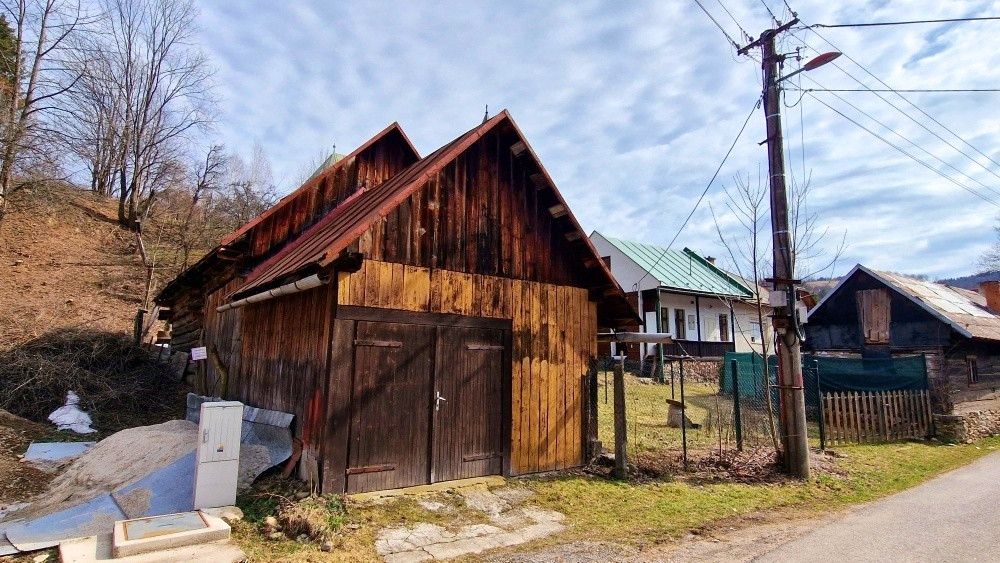 Stavebný pozemok na pokojnom mieste Mýto Nízke Tatry