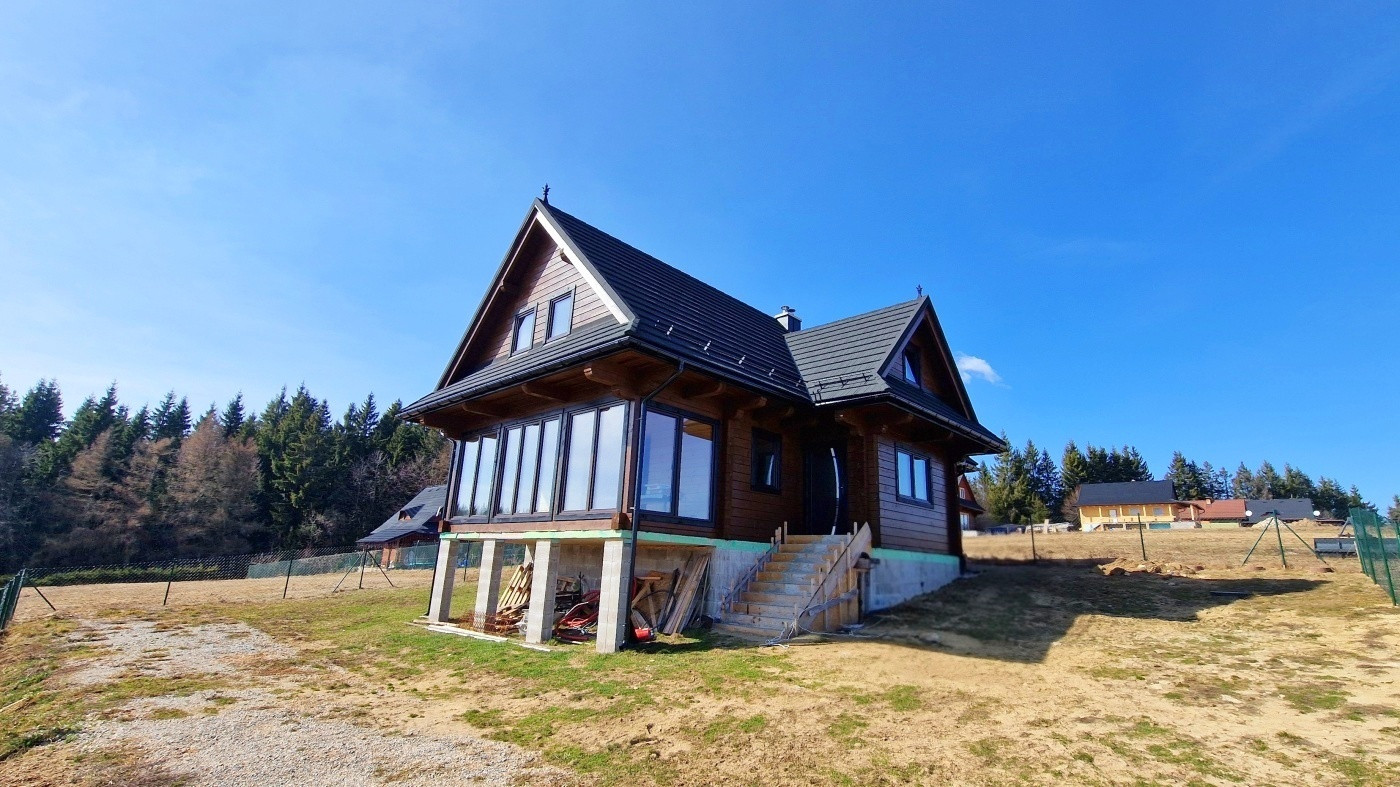 Precízna drevostavba nad mrakmi s bezkonkurenčným výhľadom