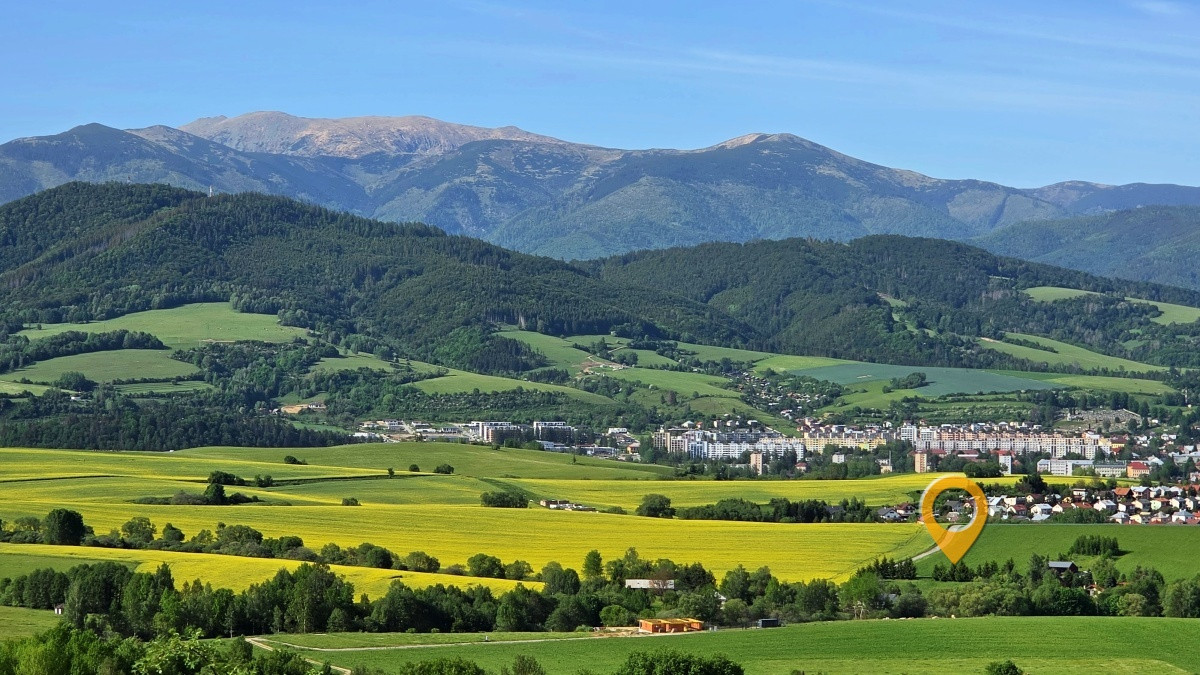 Slnečný pozemok s výhľadom na Nízke Tatry