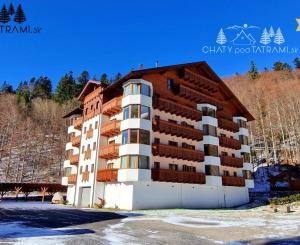 Priestranný byt s garážou Rezidencia Romantika Trangoška 