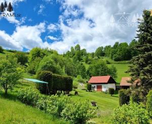 Chalúpka, polosamota, 1,9 ha pozemok, výhľad na Nízke Tatry 