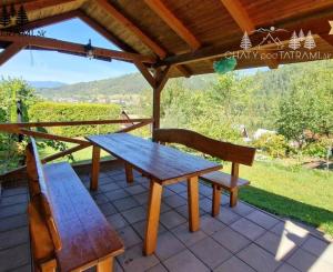 Murovaná chatka pri lese s krásnym výhľadom