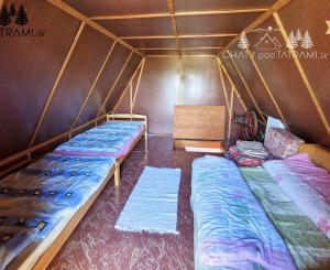 Murovaná chatka pri lese s krásnym výhľadom