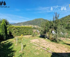 Murovaná chatka pri lese s krásnym výhľadom