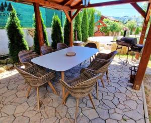 Dvojapartmánová štýlová drevenica Mýto... Nízke Tatry