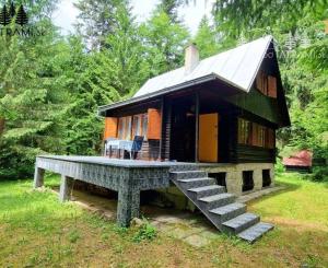 4i chata v lese pri potôčiku Krpáčovo Nízke Tatry