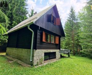 4i chata v lese pri potôčiku Krpáčovo Nízke Tatry