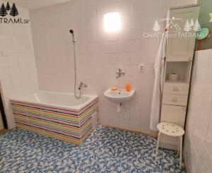 4i chata v lese pri potôčiku Krpáčovo Nízke Tatry