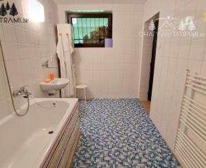 4i chata v lese pri potôčiku Krpáčovo Nízke Tatry