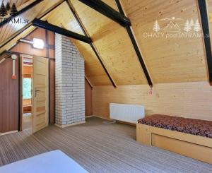 4i chata v lese pri potôčiku Krpáčovo Nízke Tatry