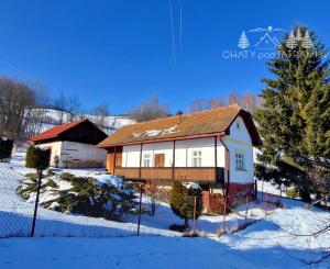 Chalúpka, polosamota, 1,9 ha pozemok, výhľad na Nízke Tatry 