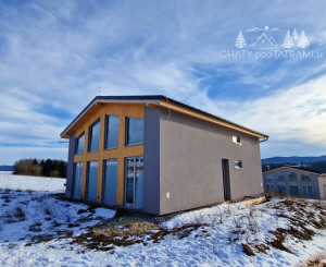 Únik z mesta, kde sa moderná architektúra stretáva s divokou prírodou?