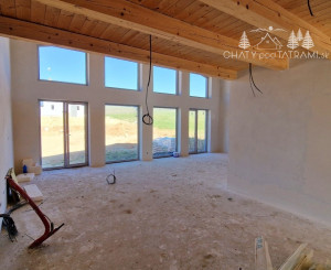 Únik z mesta, kde sa moderná architektúra stretáva s divokou prírodou?