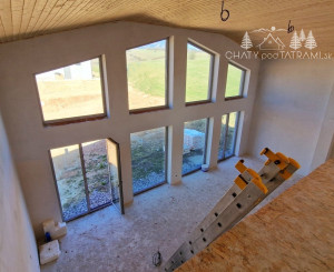 Únik z mesta, kde sa moderná architektúra stretáva s divokou prírodou?