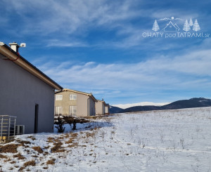 Únik z mesta, kde sa moderná architektúra stretáva s divokou prírodou?