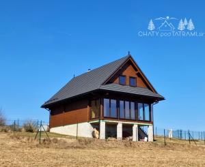 Precízna drevostavba nad mrakmi s bezkonkurenčným výhľadom