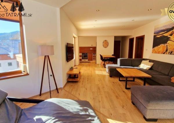 Priestranný byt s garážou Rezidencia Romantika Trangoška 