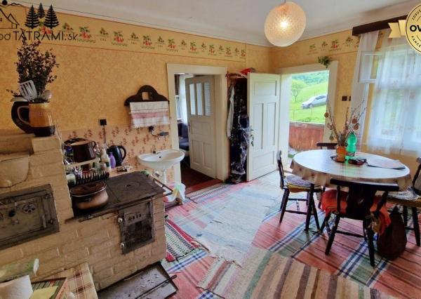 Chalúpka, polosamota, 1,9 ha pozemok, výhľad na Nízke Tatry 