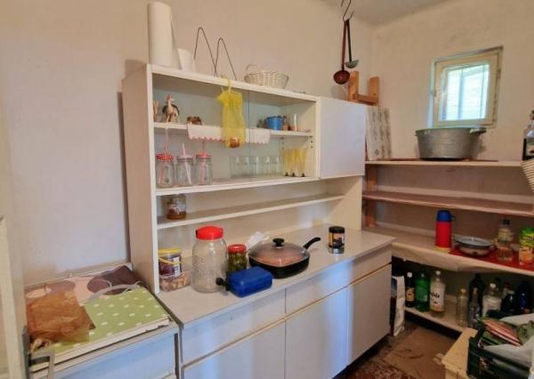 Chalúpka, polosamota, 1,9 ha pozemok, výhľad na Nízke Tatry 