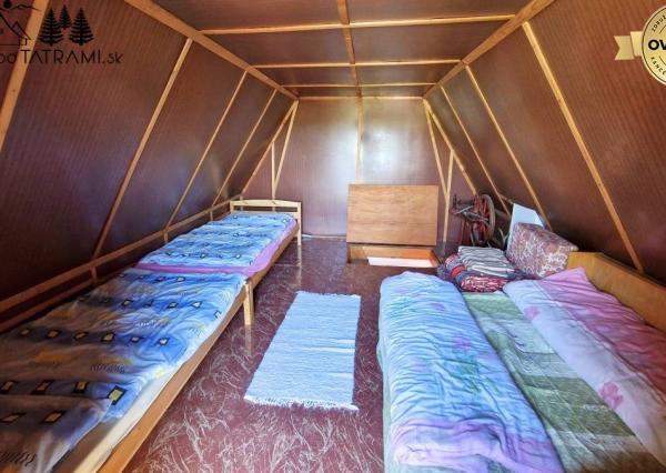 Murovaná chatka pri lese s krásnym výhľadom