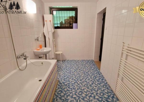 4i chata v lese pri potôčiku Krpáčovo Nízke Tatry