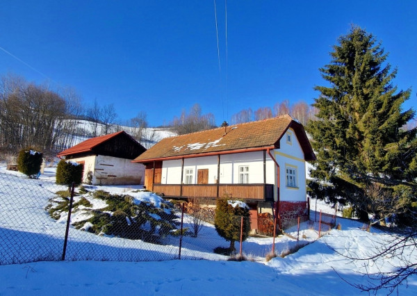 Chalúpka, polosamota, 1,9 ha pozemok, výhľad na Nízke Tatry 