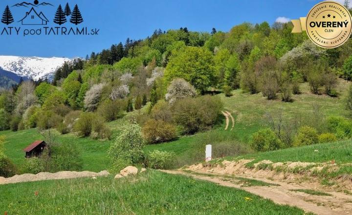 Rezervované Stavebný pozemok pod Chopkom Nízke Tatry - fotografia 2