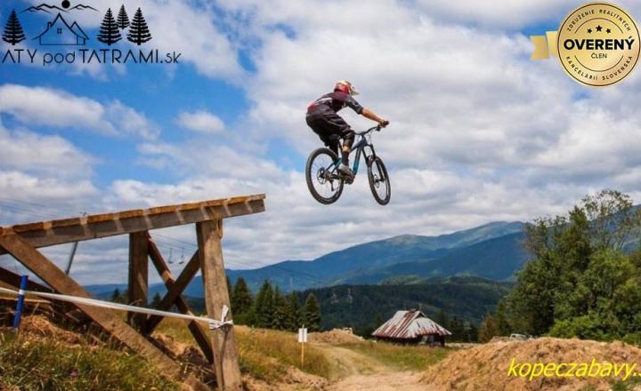 Rezervované Stavebný pozemok pod Chopkom Nízke Tatry - fotografia 12
