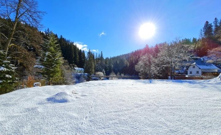 Investičná príležitosť v srdci prírody: Pozemok v Kamenistej - fotografia 1